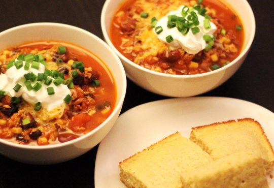 RECIPES: SLOW COOKER TURKEY CHILI WITH CORNBREAD